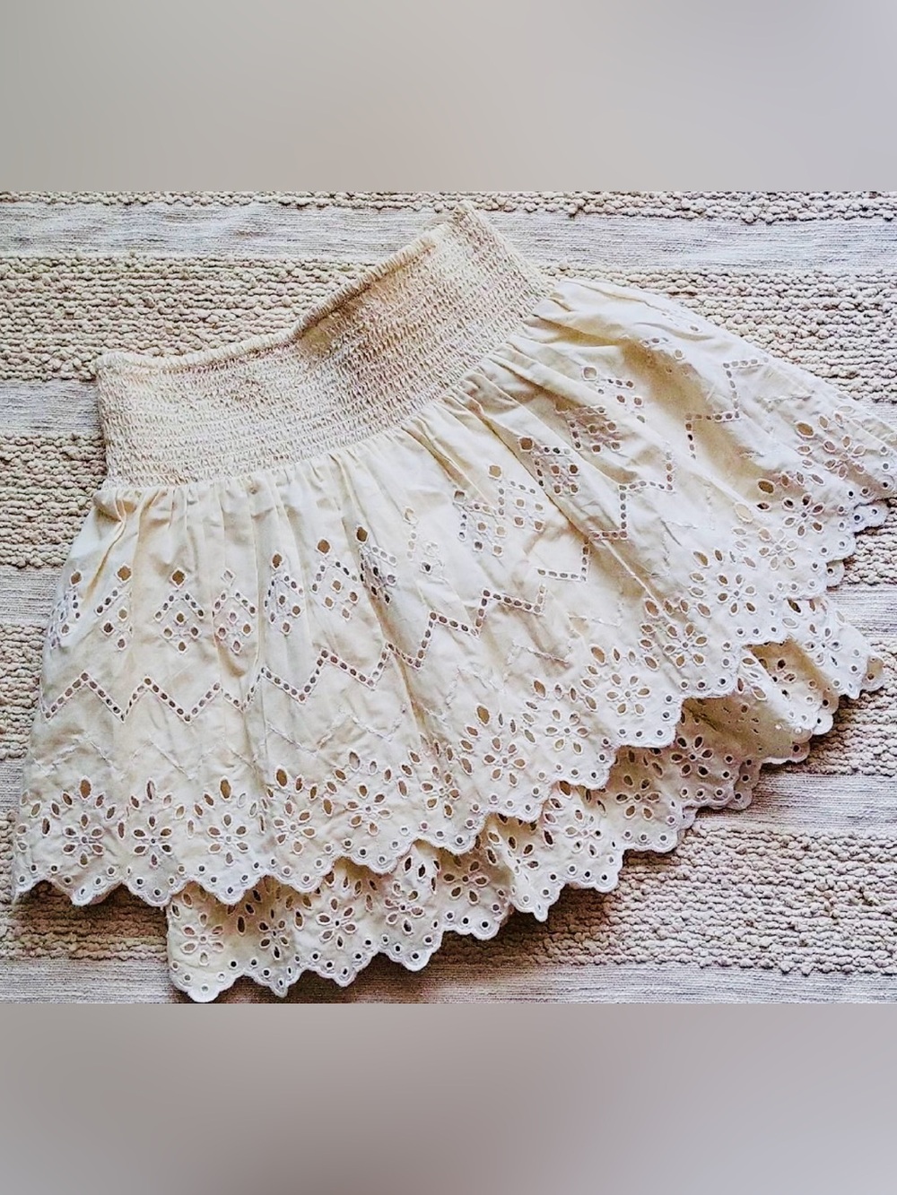 ZARA Adorable Cream Lace Skirt.‎ Size S